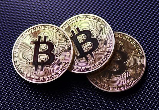 比特币存在纸上(比特币是存放在哪里的)